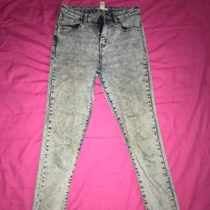 High waist acid wash jeans